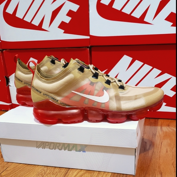 NIKE AIR VAPORMAX 2019: Size- 10 - Picture 7 of 11